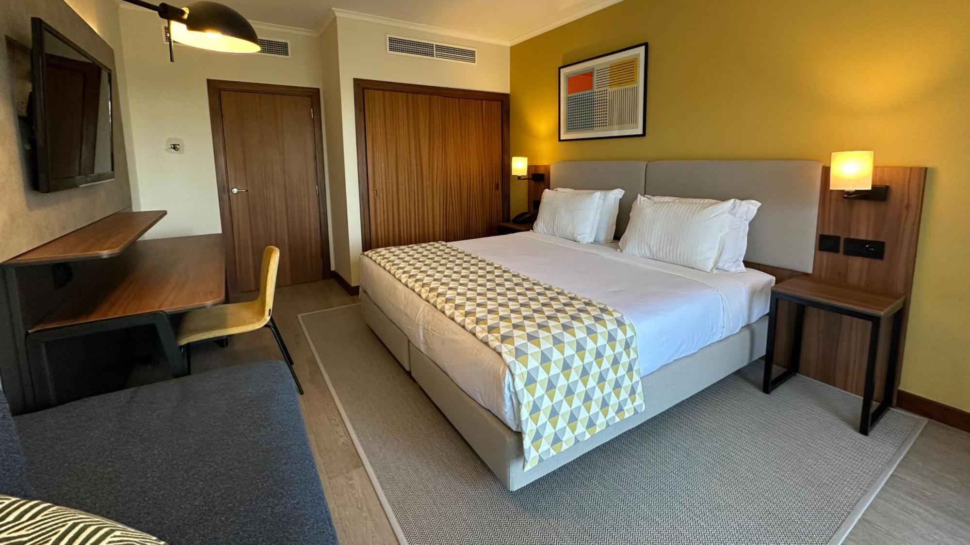 Holiday Inn Algarve Albufeira By Ihg ภายนอก รูปภาพ