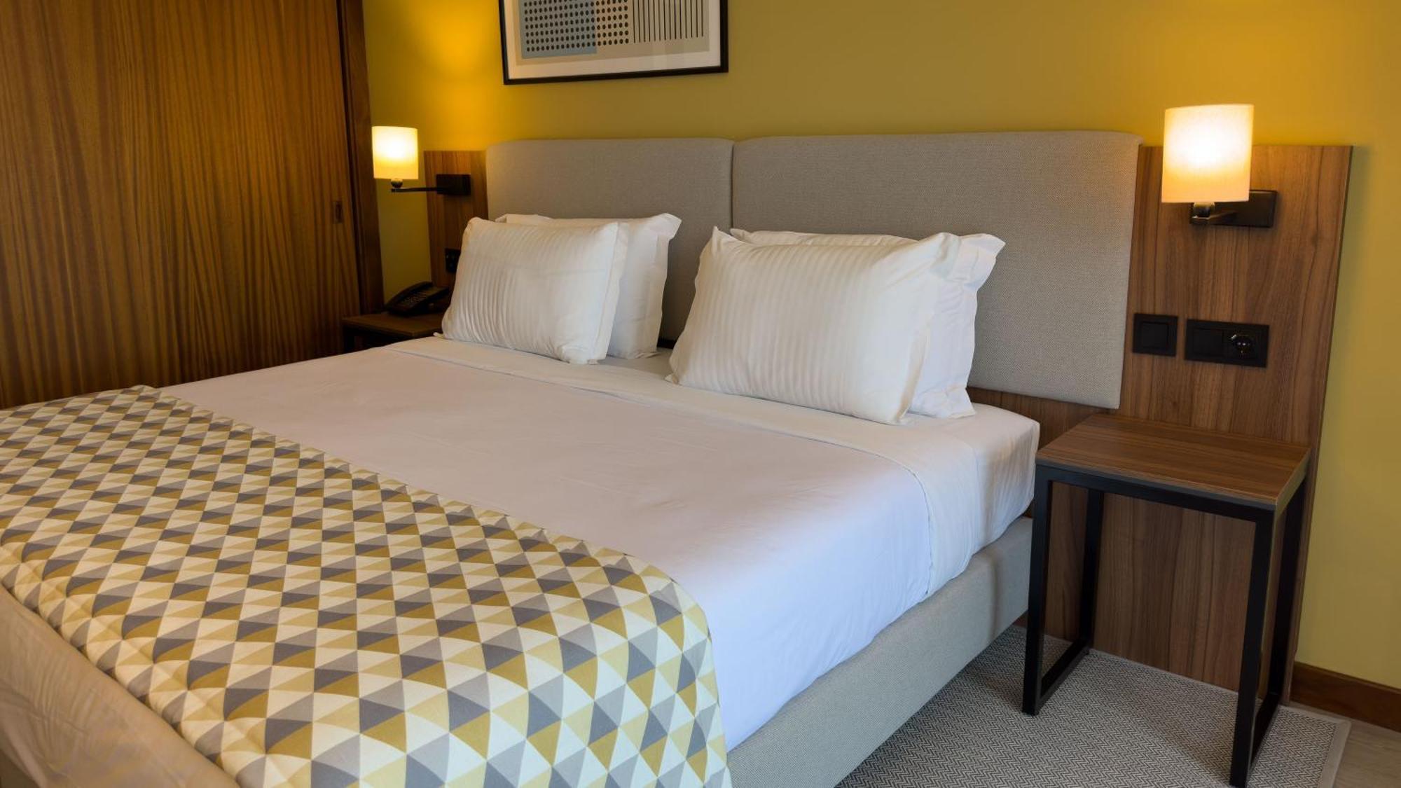 Holiday Inn Algarve Albufeira By Ihg ภายนอก รูปภาพ
